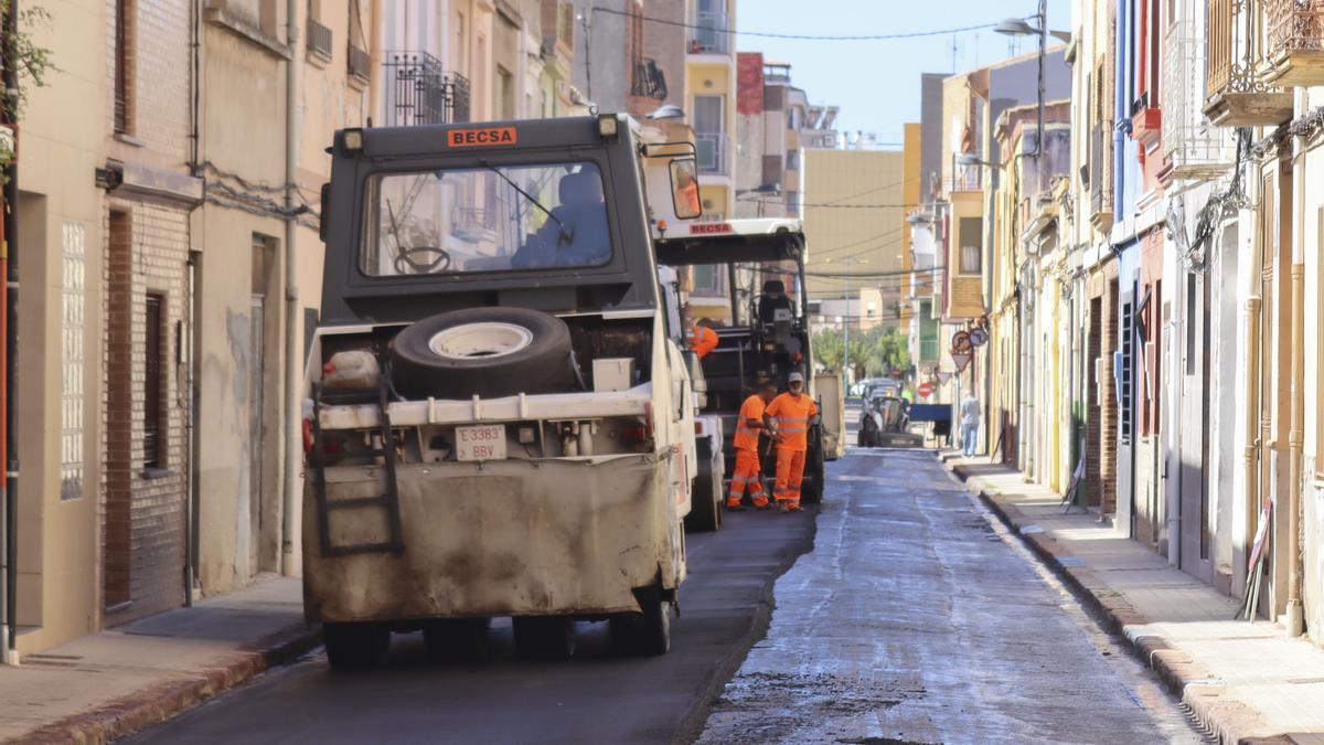 El asfaltado de la calle Sant Blai ha sido la última de las actuaciones previstas este año en el contrato de mantenimiento de vías urbanas.