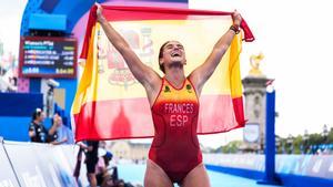 Marta Francés consigue la medalla de plata en el triatlón femenino PTS4. Pont Alexandre III. Juegos Paralímpicos París 2024