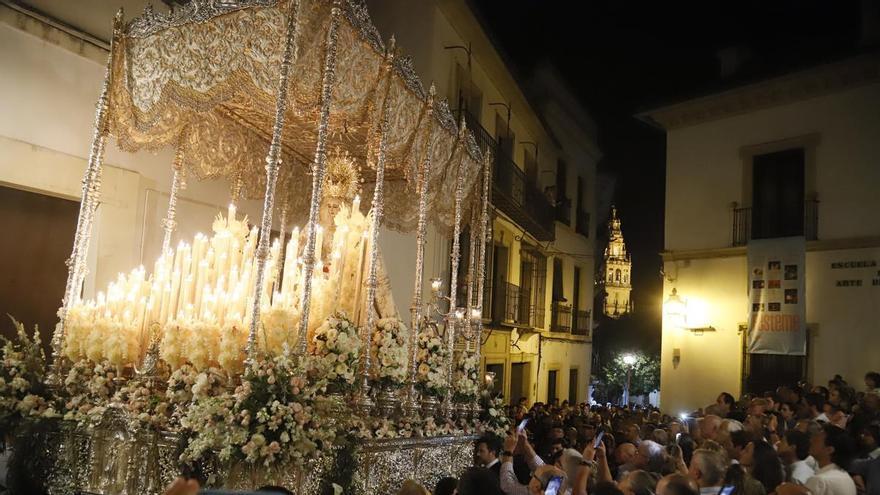 Regreso de la Virgen de la Paz coronada a Capuchinos