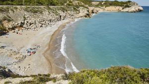 Esta es la playa con las aguas más cristalinas de Barcelona que casi nadie conoce