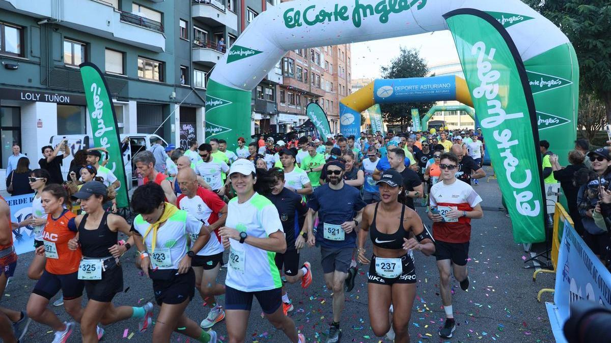Ayer, durante la salida de la sexta edición de la Media Maratón Verde de Oviedo (MMVO)