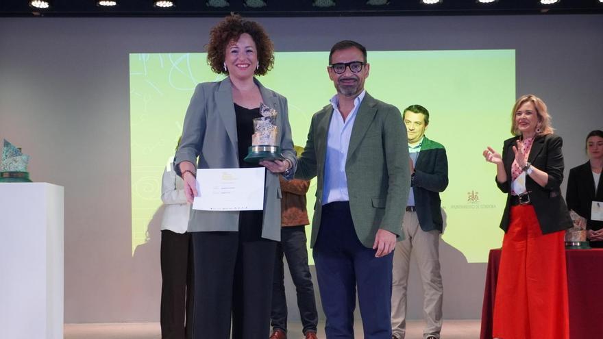 María José Gil, primera teniente de alcalde, recibe el Premio Progreso.
