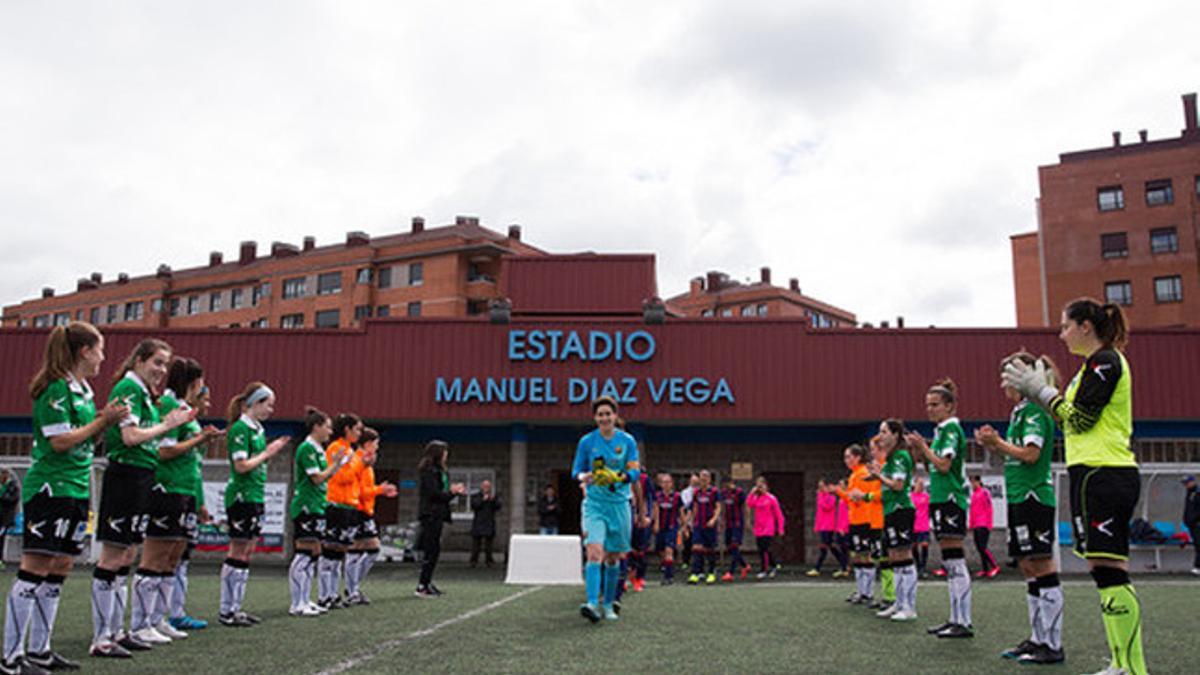 El Barça recibió el pasillo del Oviedo Moderno