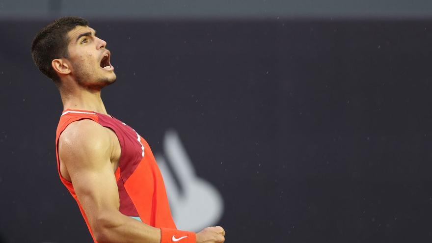 Carlos Alcaraz gana en Río su primer título ATP 500 con una exhibición