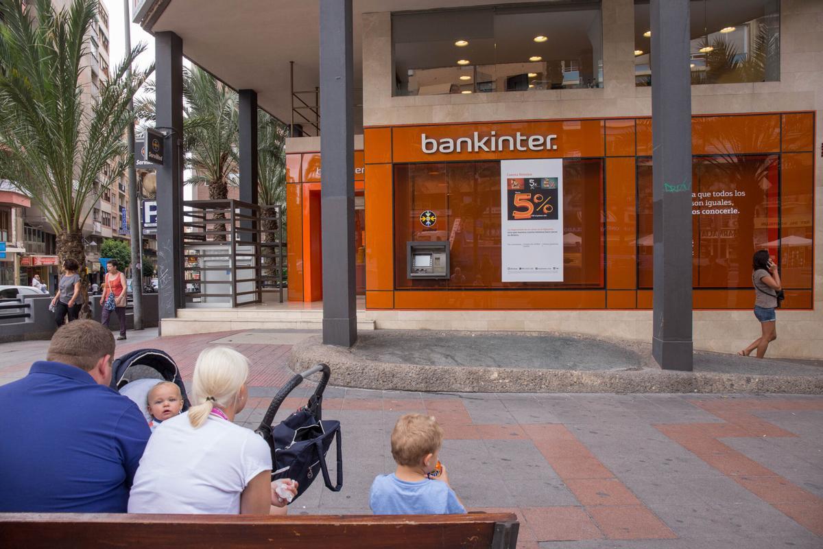 OFERTAS BANCARIAS. Economía, entidades financieras, bancos, banca, collage, depósitos, caída rentabilidad, Bankinter