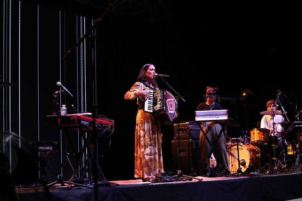 No te pierdas las mejores imágenes del concierto de Julieta Venegas en La Mar de Músicas