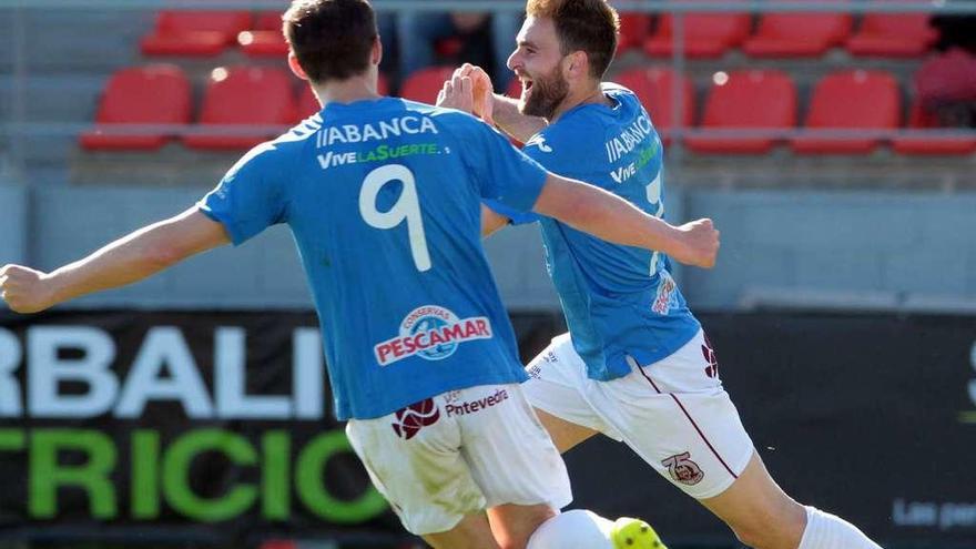 Álex González celebra el primer tanto ayer ante el Atlético B. // Área 11