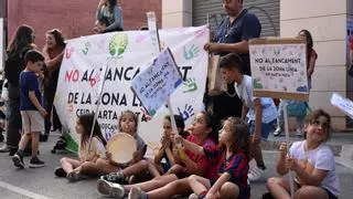 La bajada de la natalidad impacta ya en el cierre de líneas de la escuela pública en Catalunya