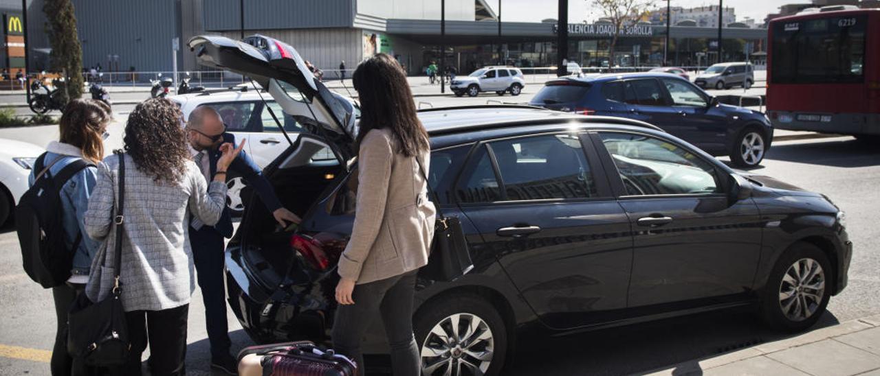 Usuarias de un servicio de Cabify.