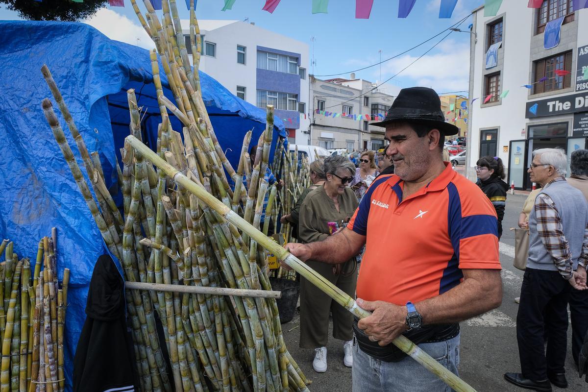 José Rodríguez, vendiendo caña dulce en las fietas