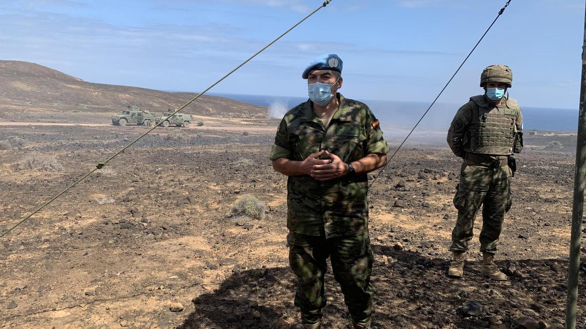 General de la Brigada del Líbano del contingente de Canarias, Ramón Armada, en una zona del campo de tiro en &#039;La Isleta&#039; en el Cuartel General Alemán Ramírez