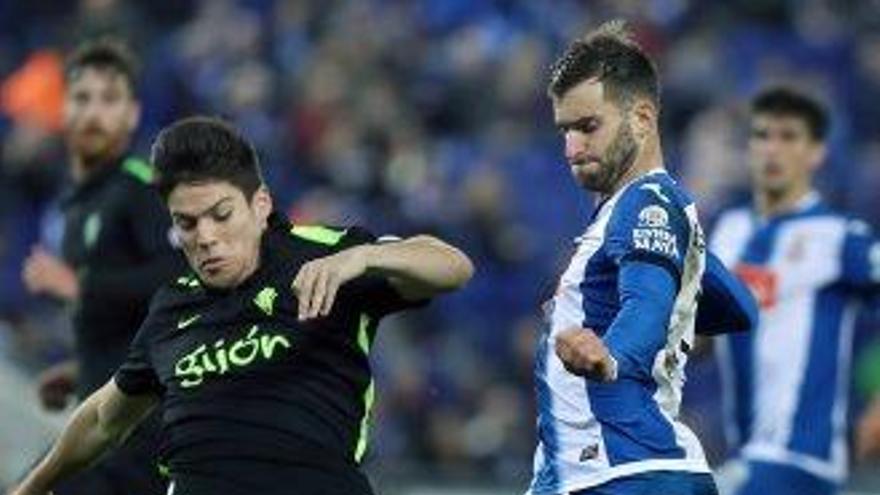 Leo Baptistao fa una part de l&#039;entrenament amb el grup