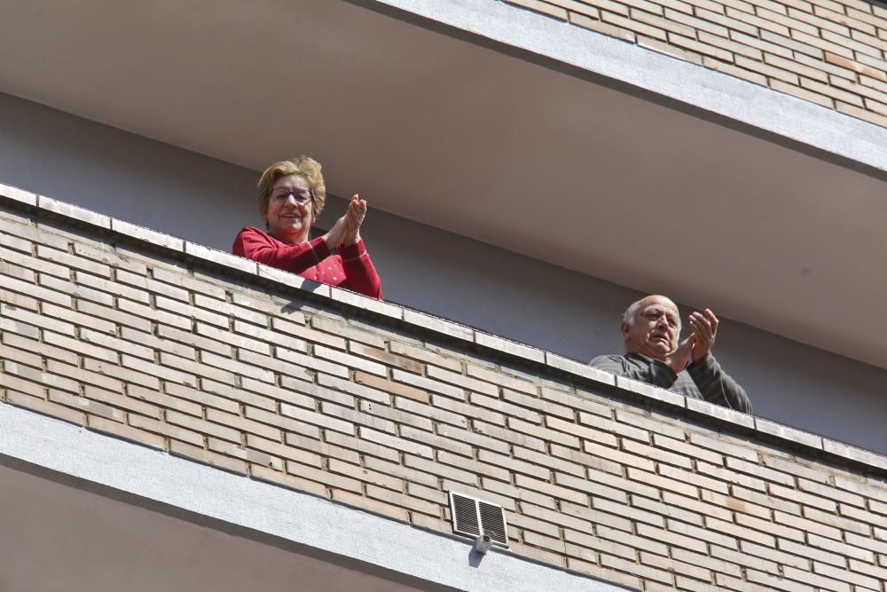 Los vecinos de El Naranco toman vermú juntos