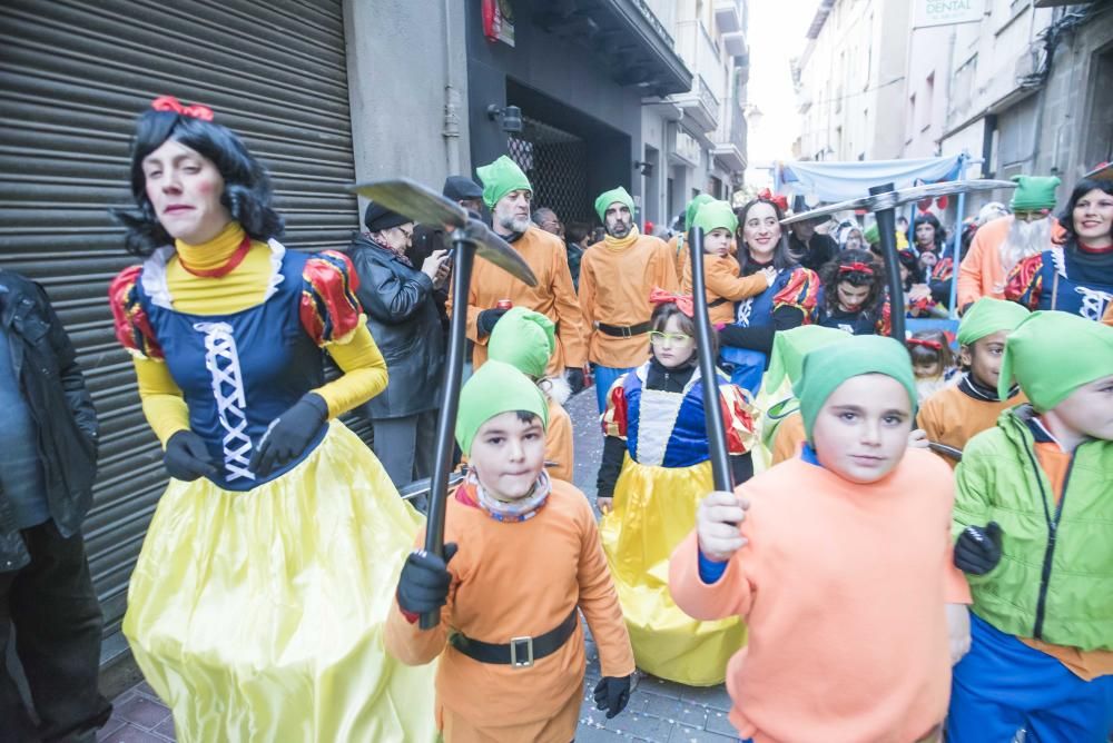 Set mil persones desborden els carrers de Sallent en un Carnaval multitudinari