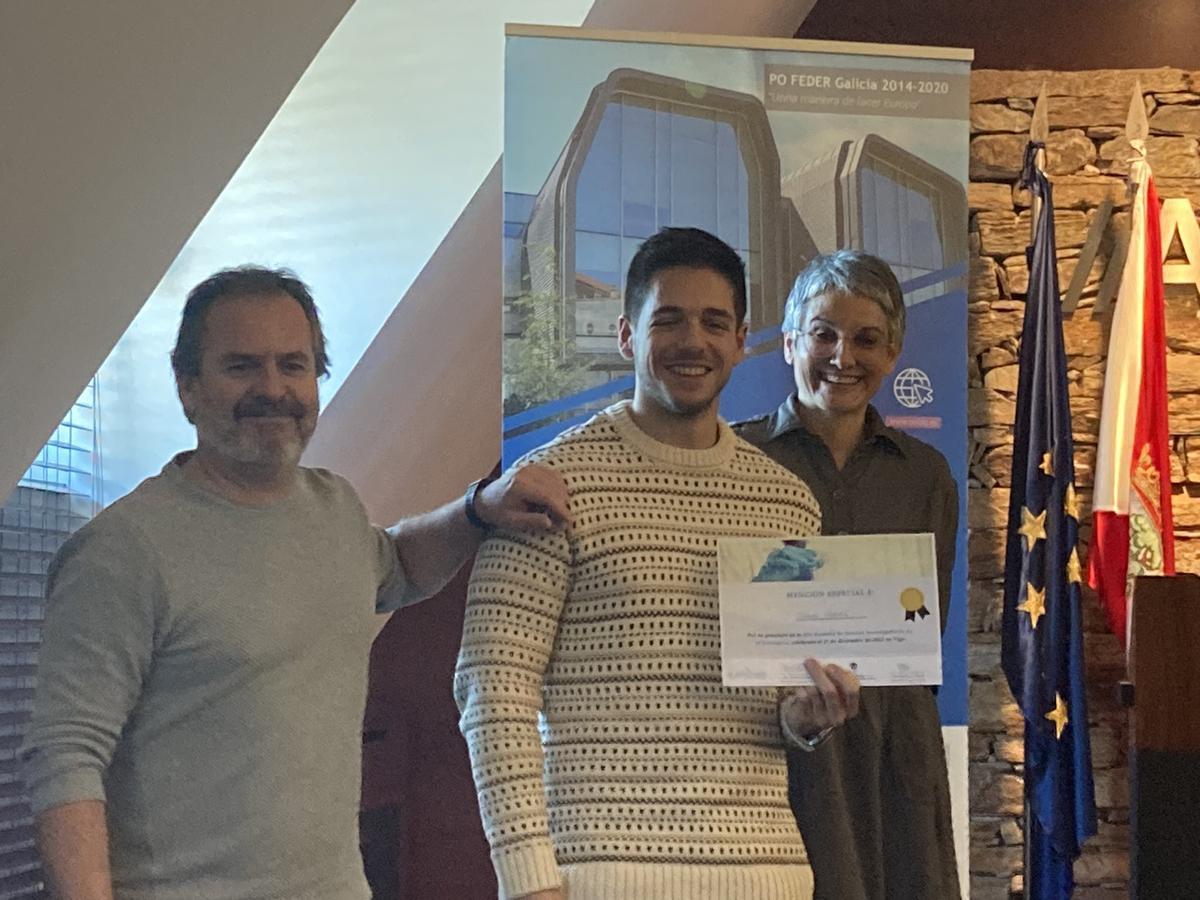 Tomás Edreira, de la Universidad de Gotemburgo, recibió el premio a la mejor charla.