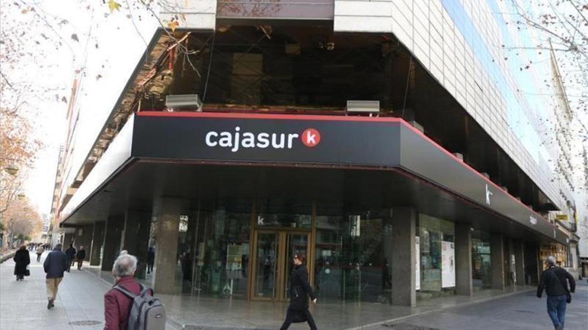 Sede de Cajasur en Córdoba, en la avenida de Ronda de los Tejares.