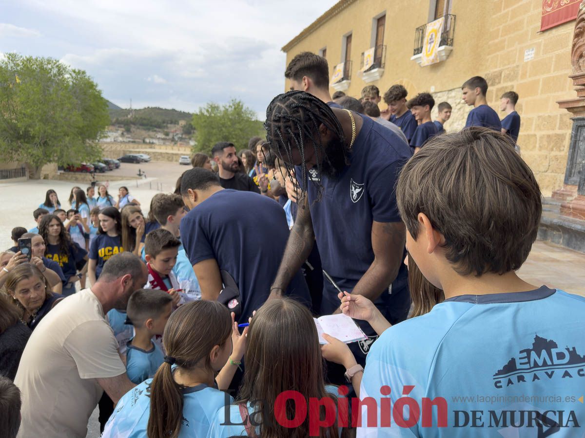 El UCAM de baloncesto peregrina a Caravaca de la Cruz en su Año Jubilar