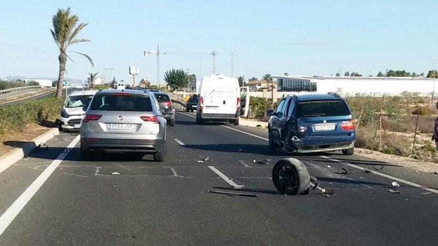 Imagen del accidente de esta mañana en la CV-905 a la altura de Rojales