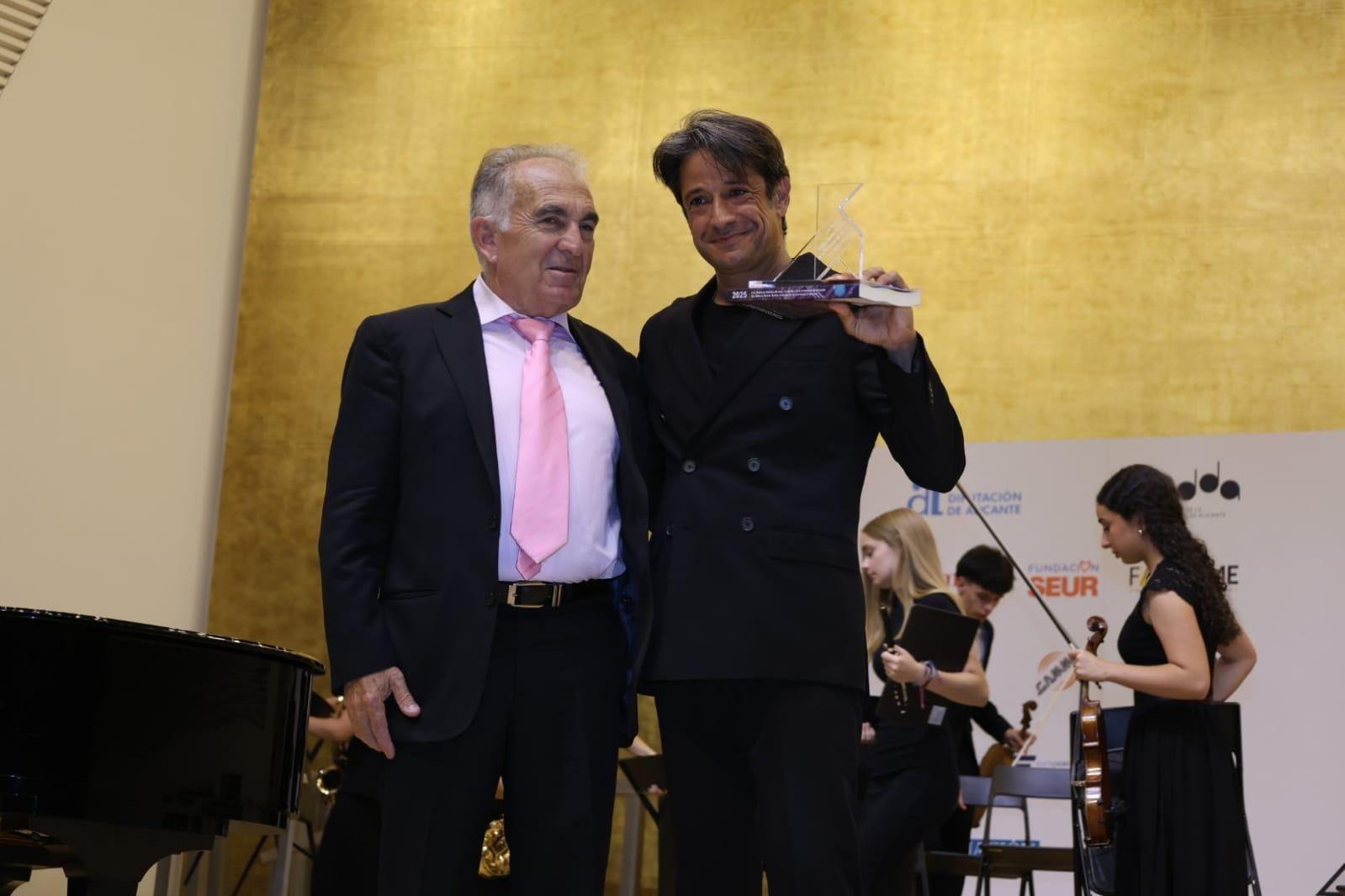 Entrega de premios en el ADDA del XX Concurso de los Mejores Relatos Breves Juveniles de la Provincia de Alicante
