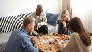 Te ayudamos a acertar con el regalo para tu amigo invisible: juegos de mesa por menos de 15 euros