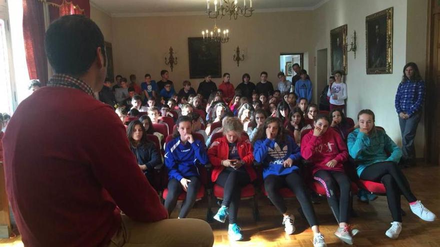 El colegio Montedeva se empapa de la cultura canguesa