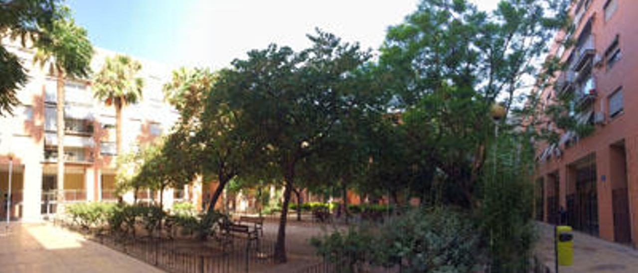 Vista del jardín de la plaza María Beneyto.