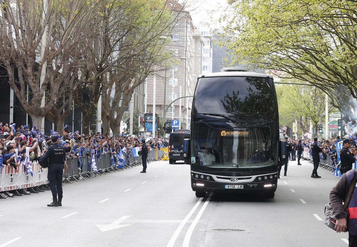 Así recibió el deportivismo al equipo antes del partido ante el Málaga