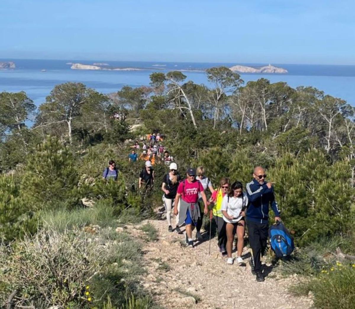 Ruta senderista por Sant Antoni en defensa de los caminos públicos