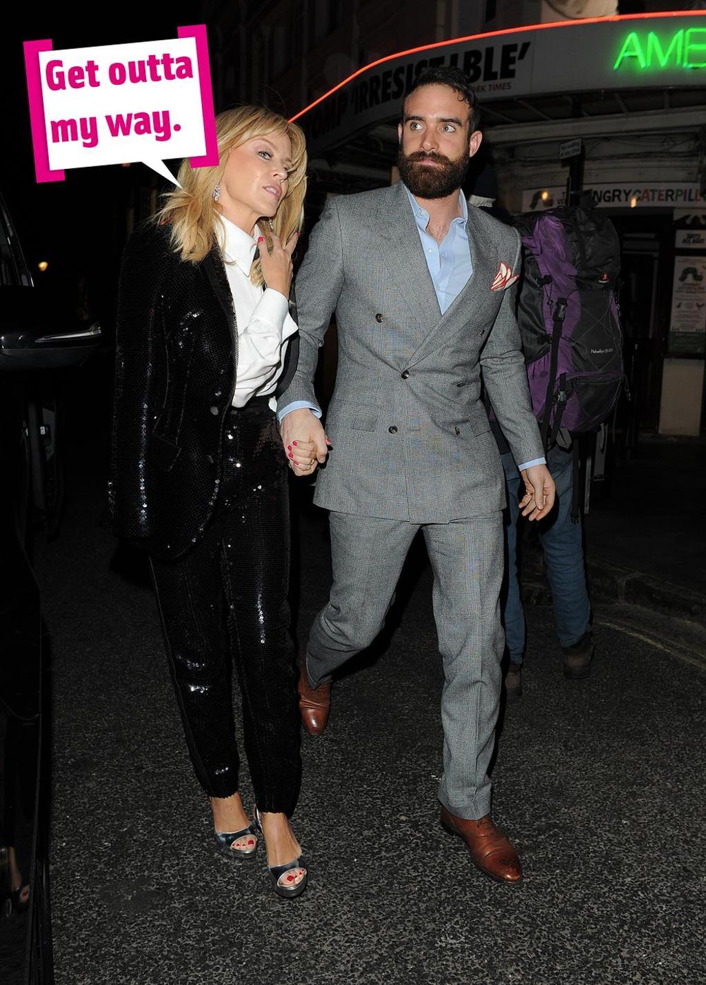 Kylie Minogue y Joshua Sasse