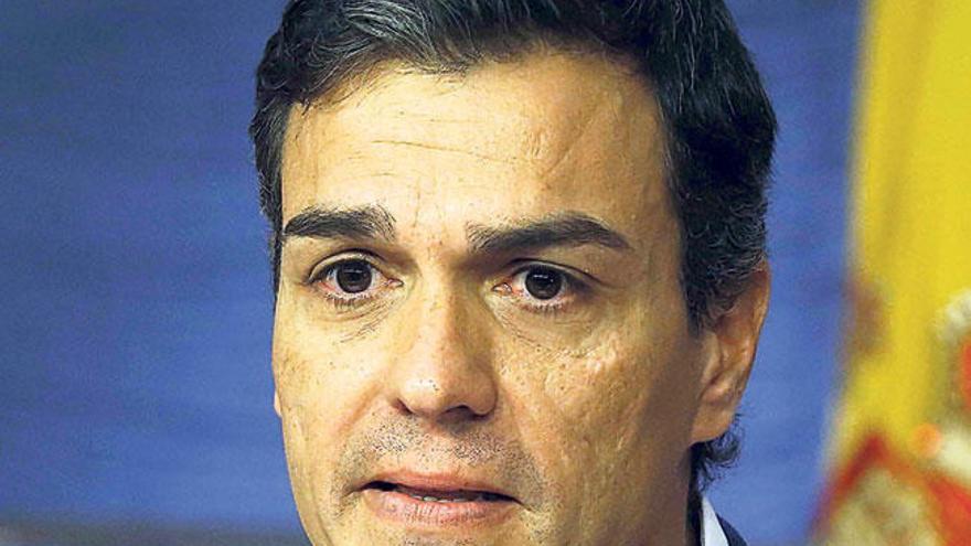 Sánchez, emocionado ayer al anunciar su renuncia al escaño en el Congreso. // Reuters