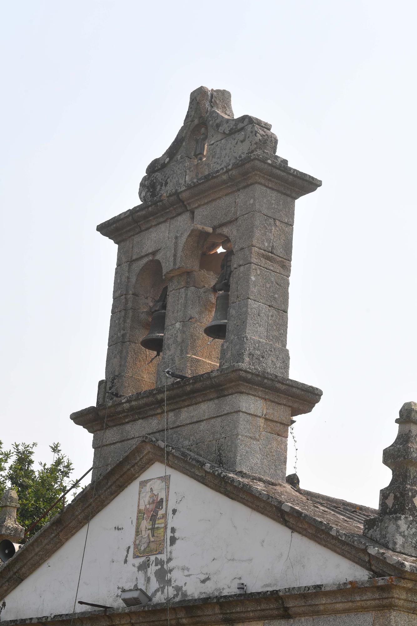 Un rayo rompe el campanario de la iglesia de Orto y causa importantes destrozos