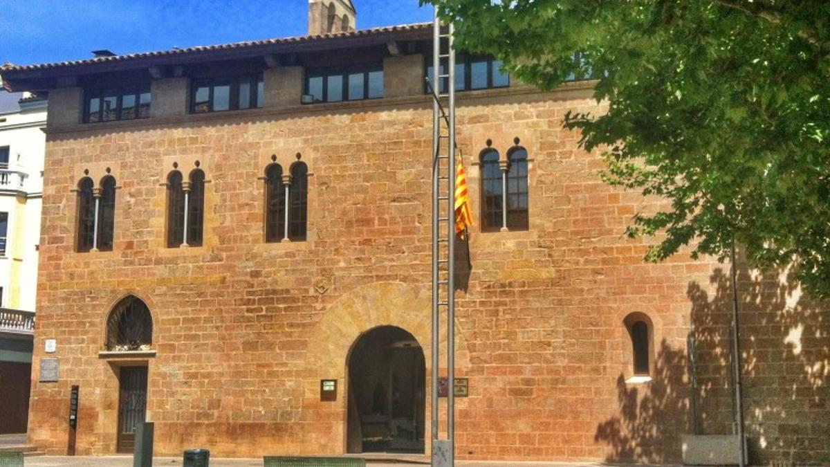El Palau Llobera seu del Consell Comarcal a la plaça del mateix nom