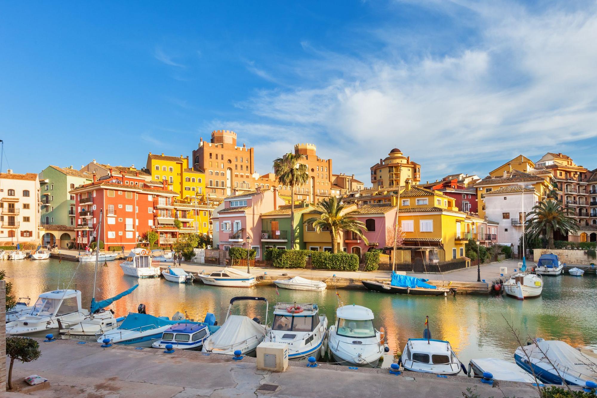 Port Saplaya constituye un destino perfecto para los amantes de Venecia.