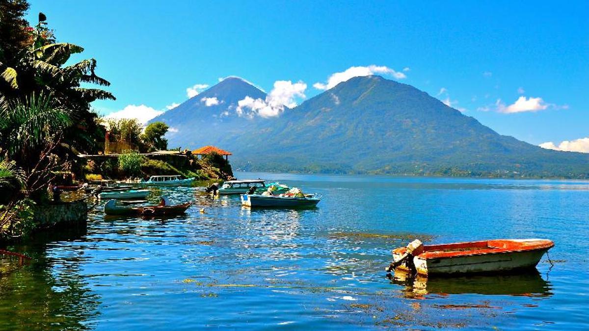 El lago Atlitán.
