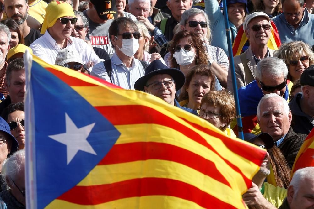 Torra y Puigdemont participan en un acto independentista en Perpiñán.