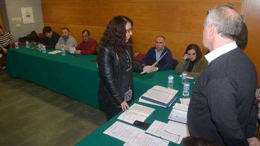 Elena Suárez tomó ayer posesión como integrante del pleno de la Mancomunidade. // Noé Parga