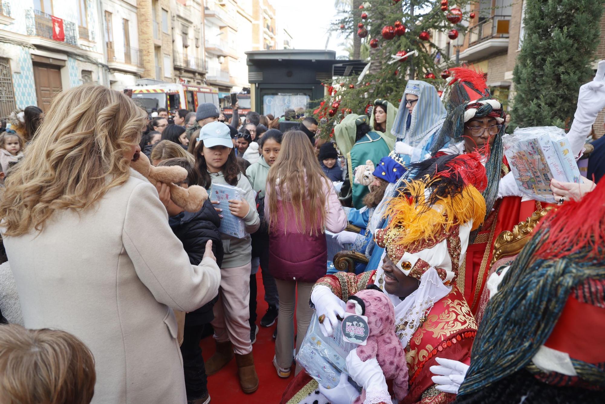 Los Reyes Magos siguen en València y visitan las pedanías afectadas por la dana