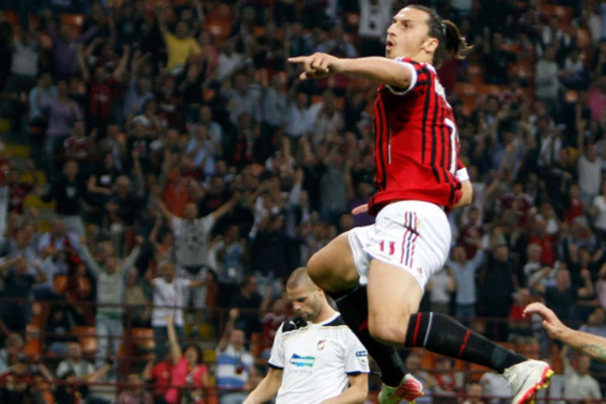 Zlatan Ibrahimovic, de l’AC Milan, celebra un gol durant el partit de la Champions contra el Victoria Plzen.