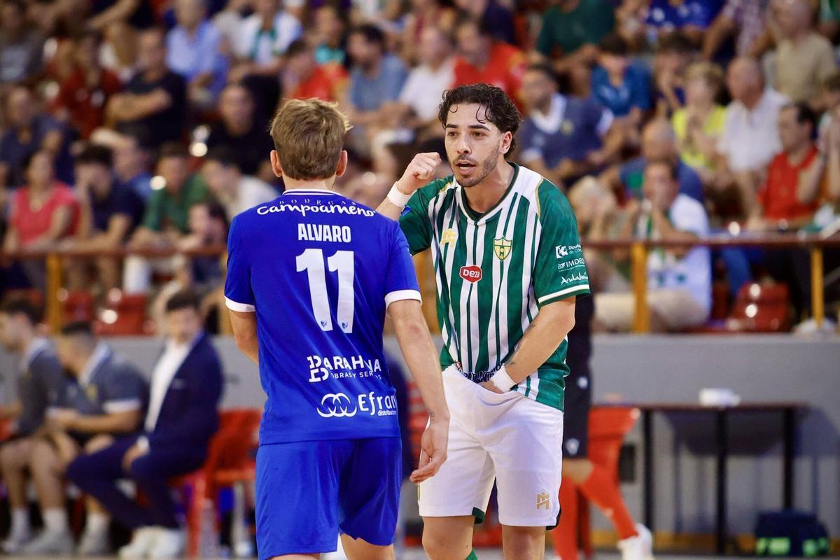 Lucas Perin durante el Córdoba Patrimonio Futsal-Manzanares.