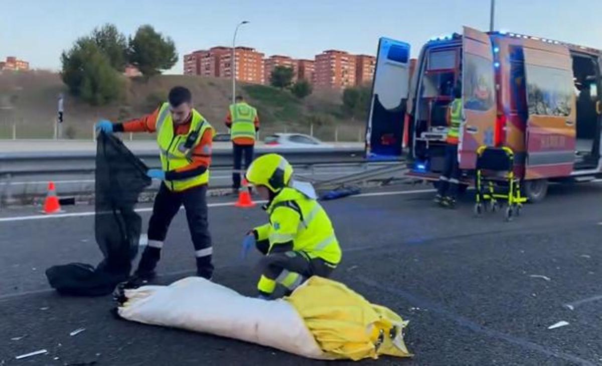 Un herido grave y tres más atendidos tras una colisión por alcance en la M-40 a la altura de Vallecas.