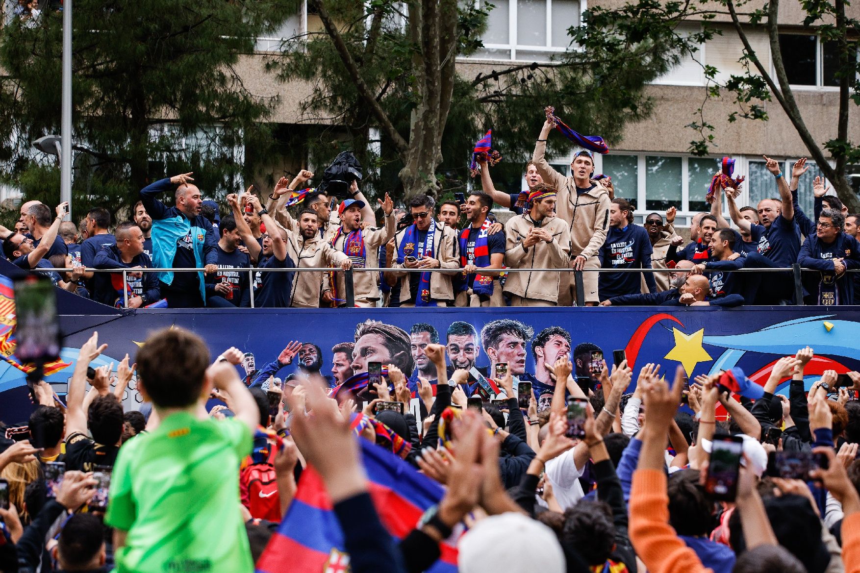 La rua de campions del Barça, en imatges