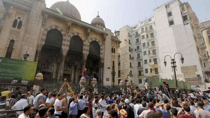 La policía desaloja la mezquita de El Cairo donde estaban atrincherados los islamistas