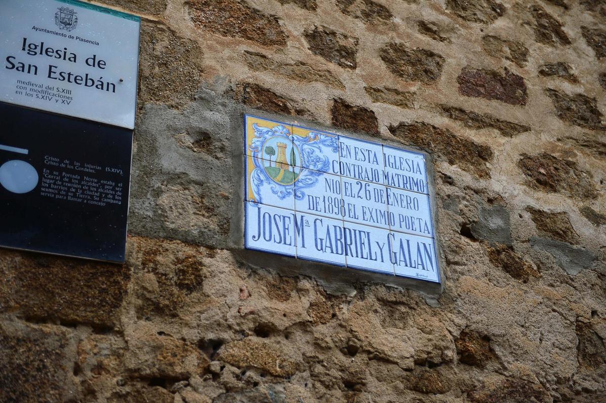 Fotogalería | El poeta Gabriel y Galán se casó en este iglesia de Plasencia y recibirá un homenaje