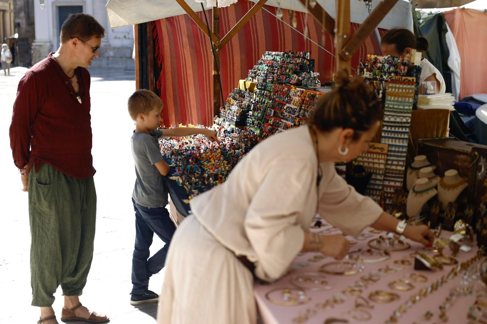 Abre el Mercado de las Tres Culturas de Zaragoza