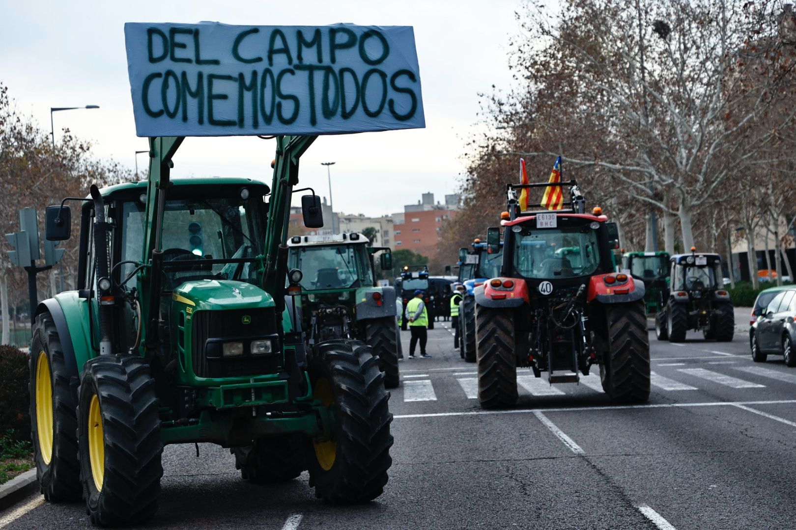 Las primeras tractoradas colapsan València