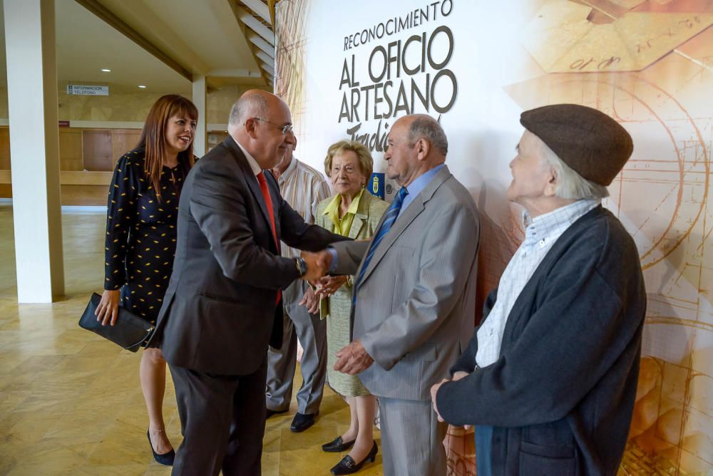 Los artesanos son homenajeados por el Cabildo