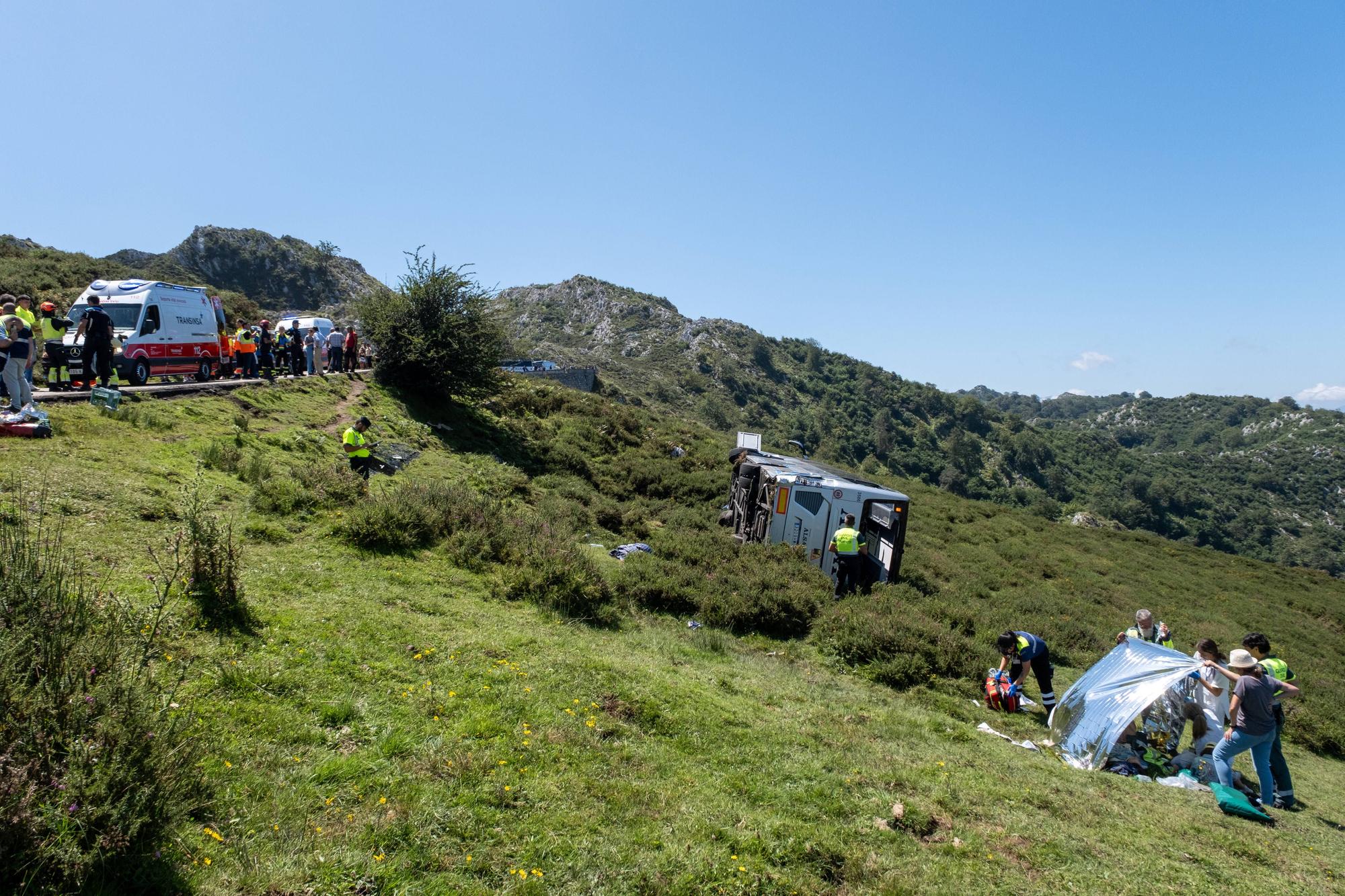 Grave accidente en Covadonga al despeñarse un autobús con niños que iba a los Lagos