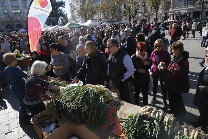 Los productos de proximidad llegan a la ciudad en "De l'horta a la plaça"