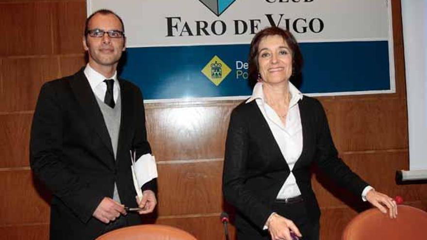María Dolores Avia fue presentada por el periodista de FARO Julio Pérez.