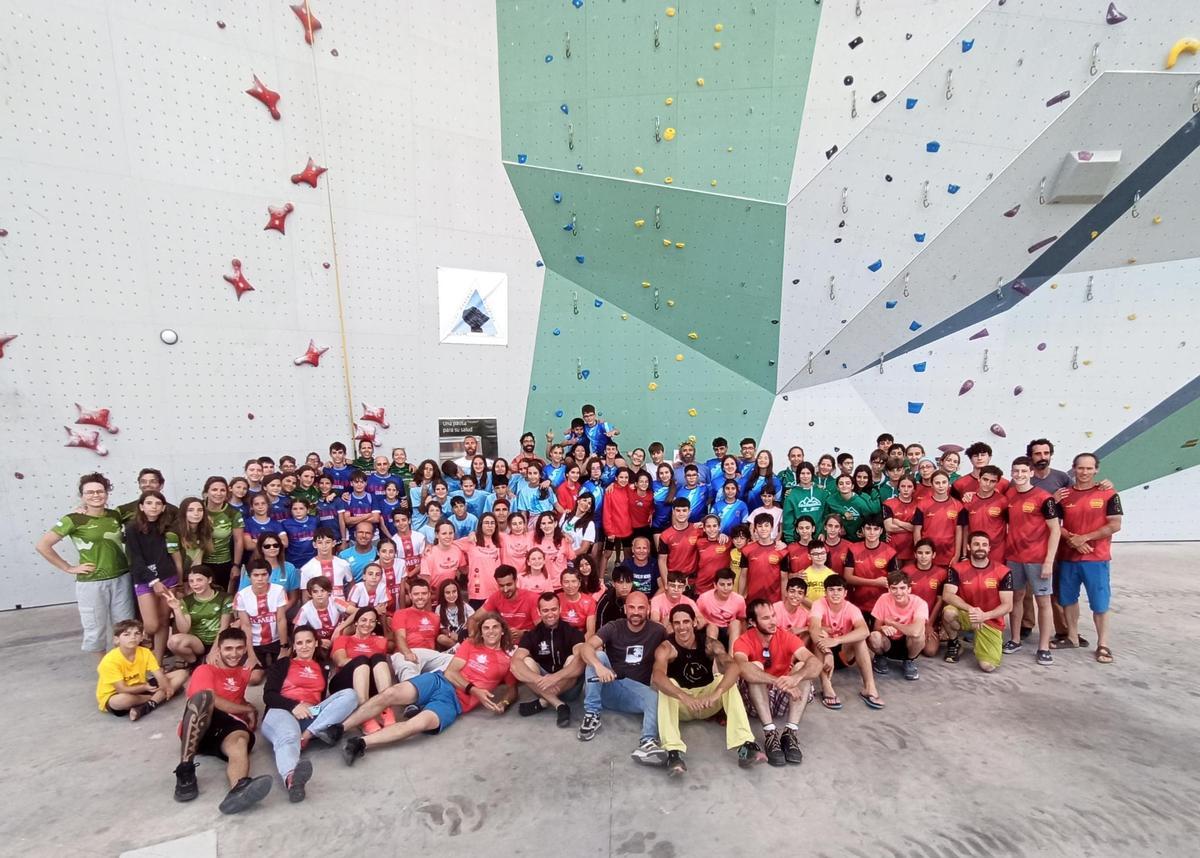 Participantes del CADEBA de escalada celebrado en Estepona